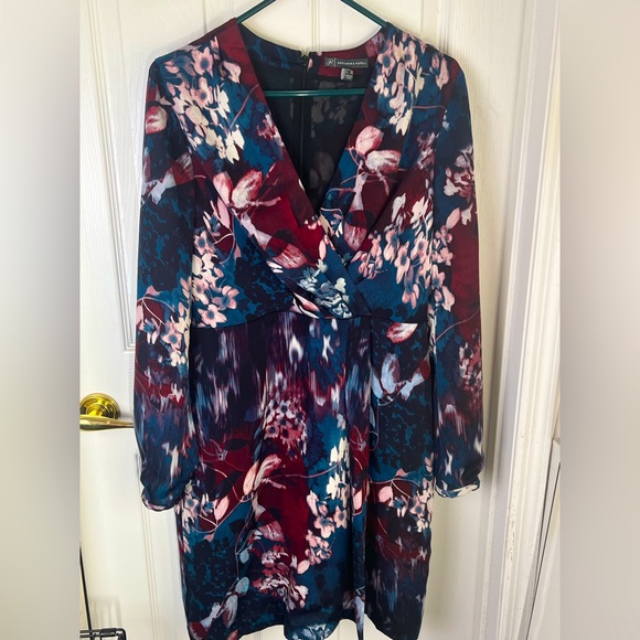 Adrianna Papell Dresses & Skirts - Adrianna Papell long sleeve floral print faux wrap dress, size 10
